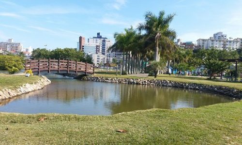 parque-com-um-lindo-paisagismo